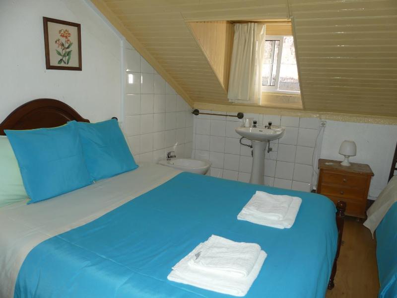 Triple Room with Shared Bathroom image 2