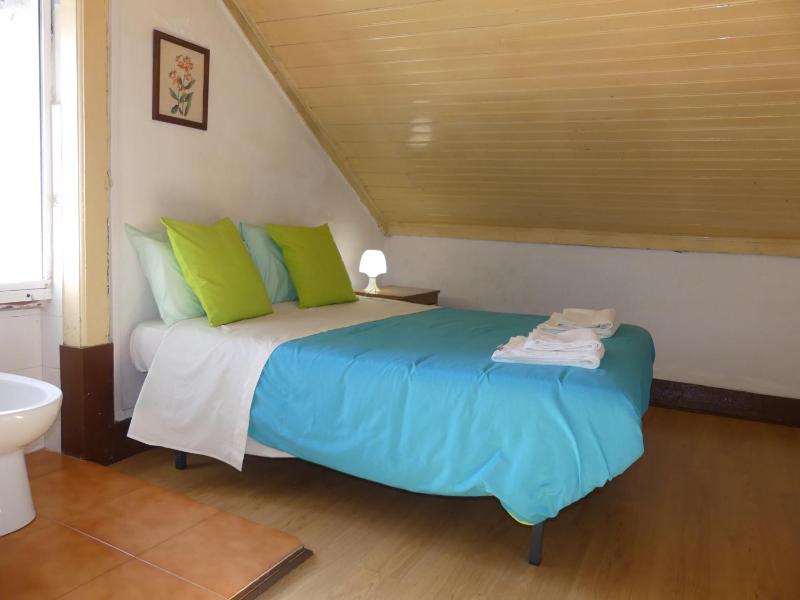 Double Room with Shared Bathroom image 1
