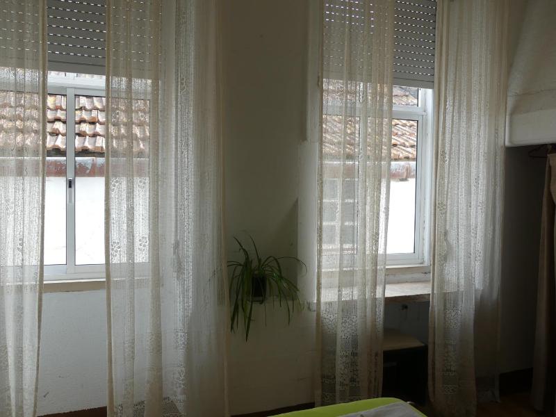 Triple Room with Private Bathroom image 3