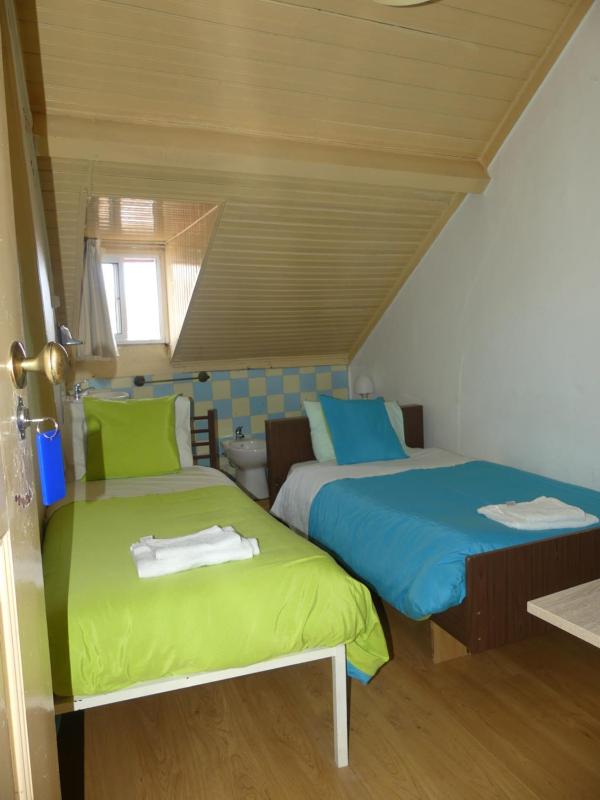 Twin Room with Shared Toilet image 2