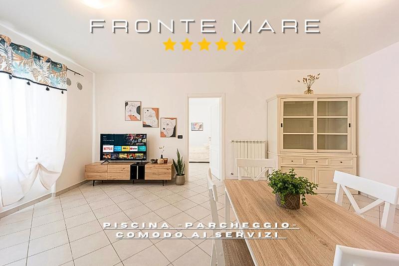 FRONTE MARE-PISCINA- PISTA CICLABiLE Images