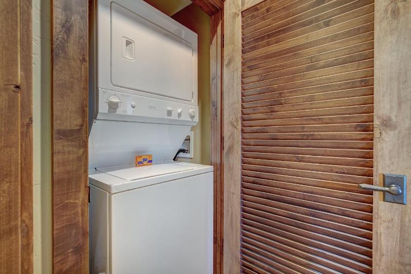 One-Bedroom Apartment image 3