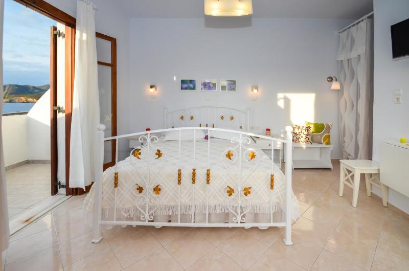 Studio (2 Adults) with Sea View image 1