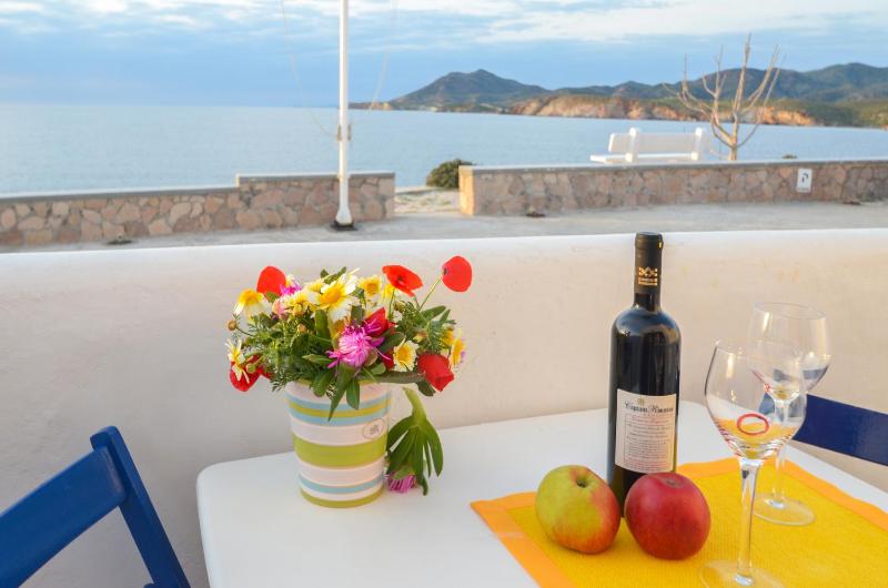 Studio (2 Adults) with Sea View image 3