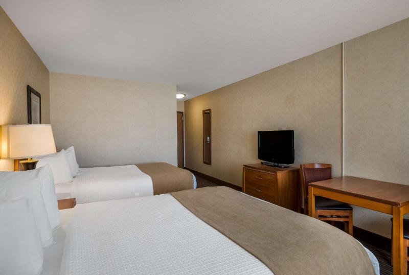Queen Room with Two Queen Beds - Communication Assistance image 3