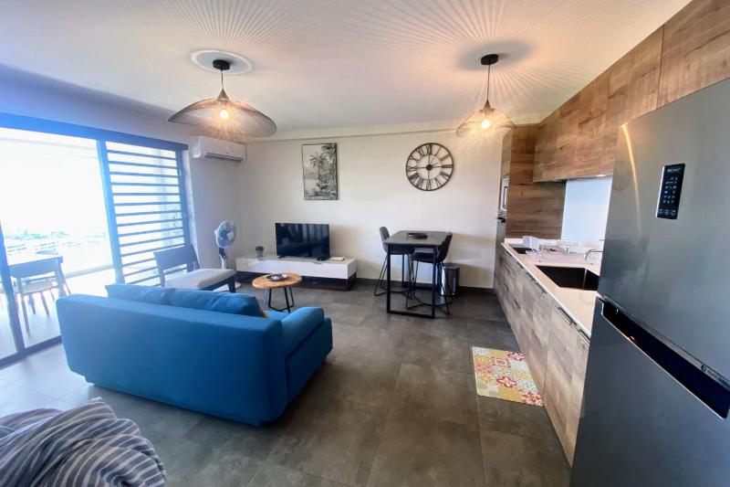 Near Papeete modern apartment with sea view - image 5