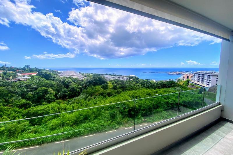 Near Papeete modern apartment with sea view - image 14