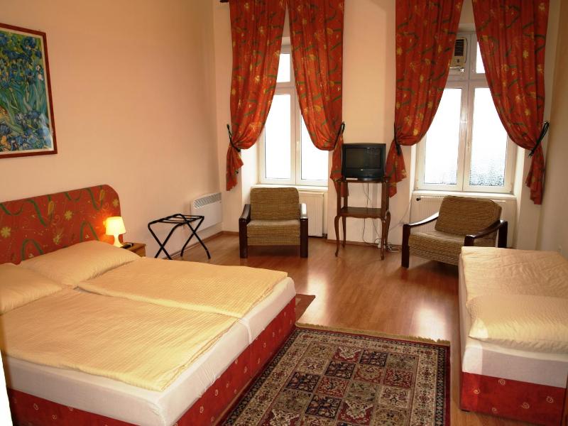 Studio Apartment image 1
