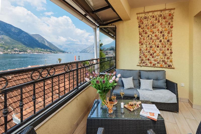 Glass Balcony with Sea View - image 3