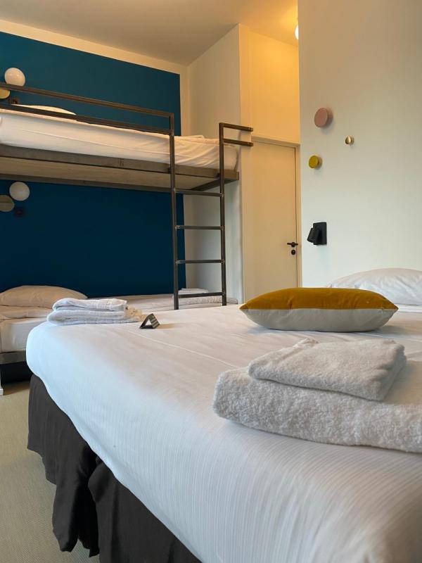 8-Bed Mixed Dormitory Room image 2