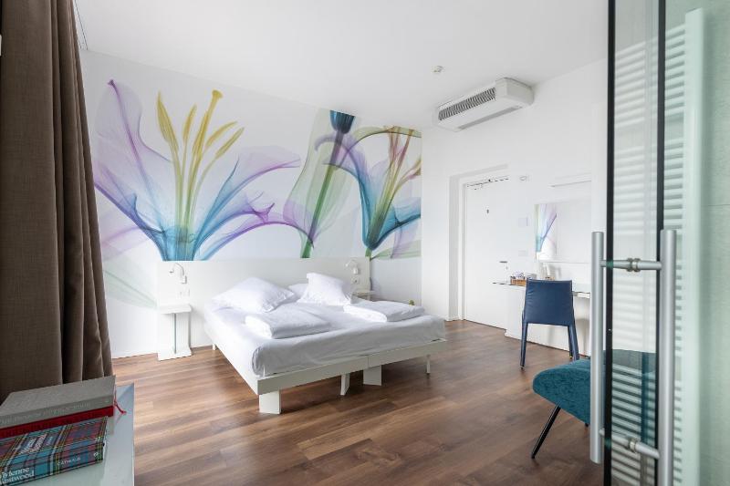 Superior Double Room image 4