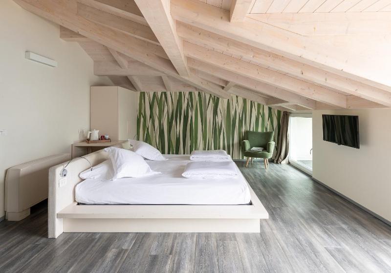 Superior Double Room image 1