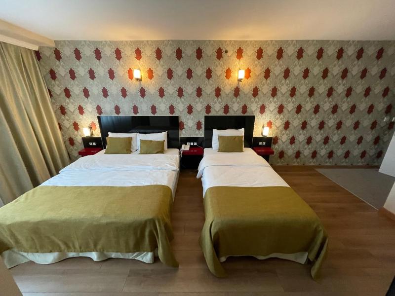 Deluxe Triple Room image 2