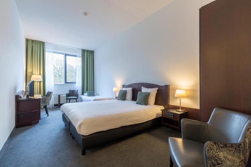 Deluxe Triple Room image 3