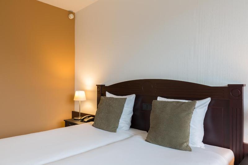 Deluxe Room image 4
