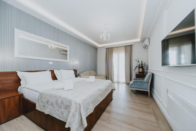 Deluxe Suite with Terrace and Sea View (20)  image 4