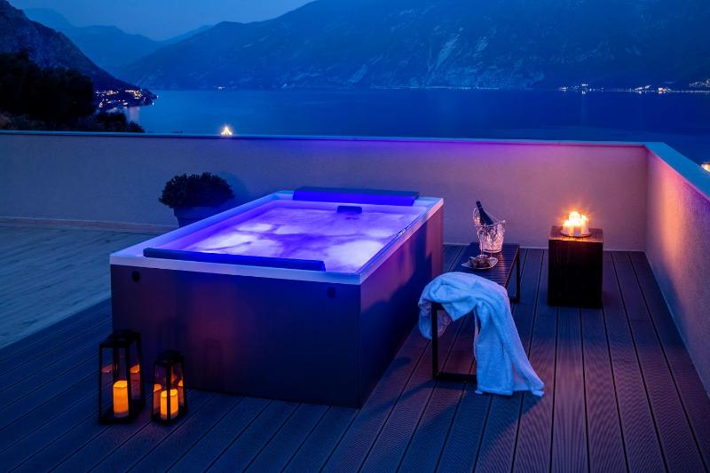 Penthouse with Lake View Terrace and Whirlpool  image 3