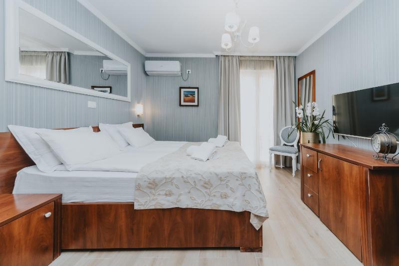 Standard Double Room with Terrace and Sea View (12,22) image 3