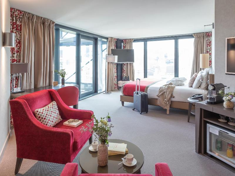 Junior Suite with Panoramic View image 3