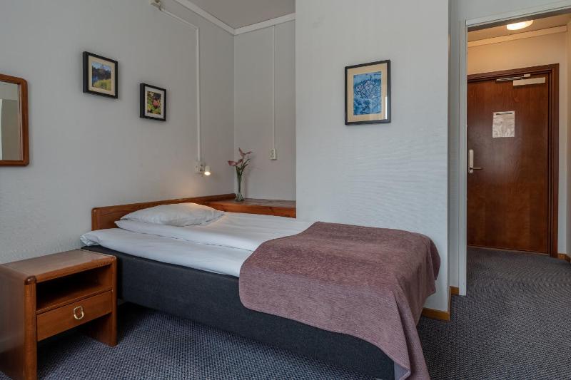 Single Room image 3