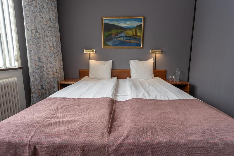 Double or Twin Room image 3