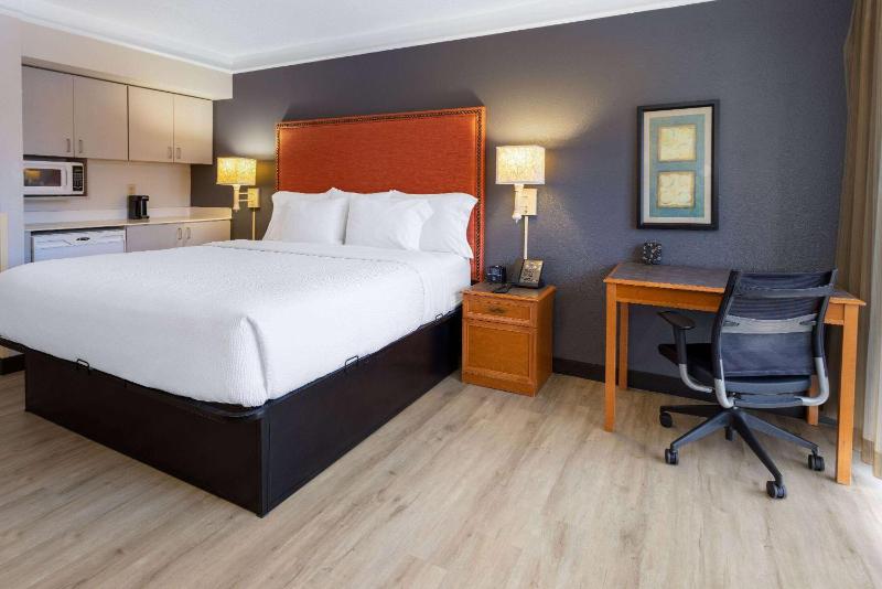 Executive King Room - Non-Smoking image 4