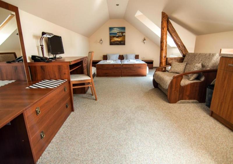 Standard Double Room image 4