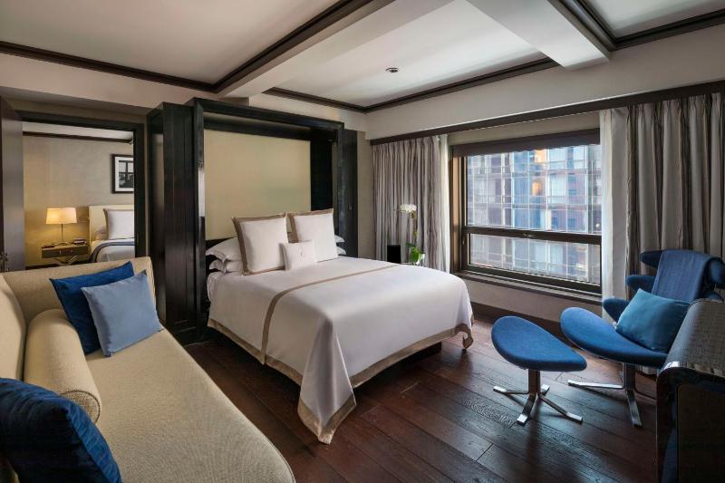 One-Bedroom Suite image 3