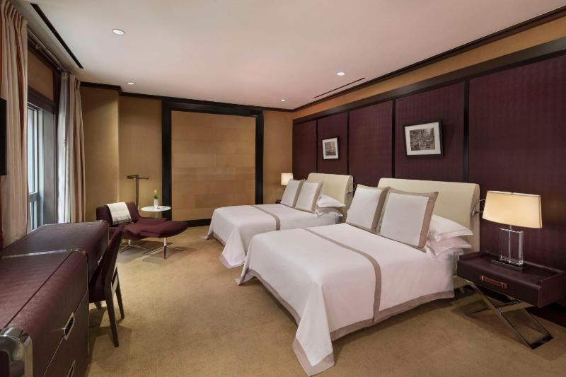 Deluxe Double Room with Two Double Beds image 4