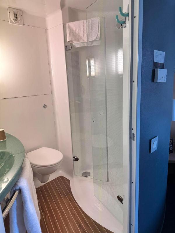 Double Room image 4