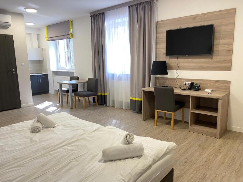 Large Double Room image 4