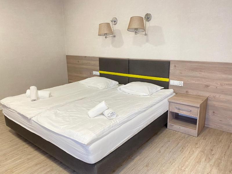 Large Double Room image 3