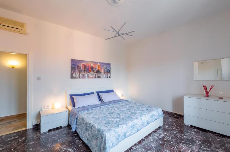 GuestHost - Ospedale Sant'Orsola Pizzardi White Apartment - image 11