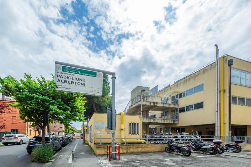 GuestHost - Ospedale Sant'Orsola Pizzardi White Apartment - image 4