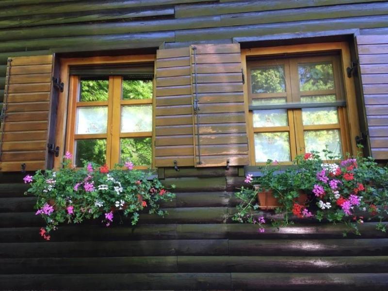 Holiday Home Snow Hill Images