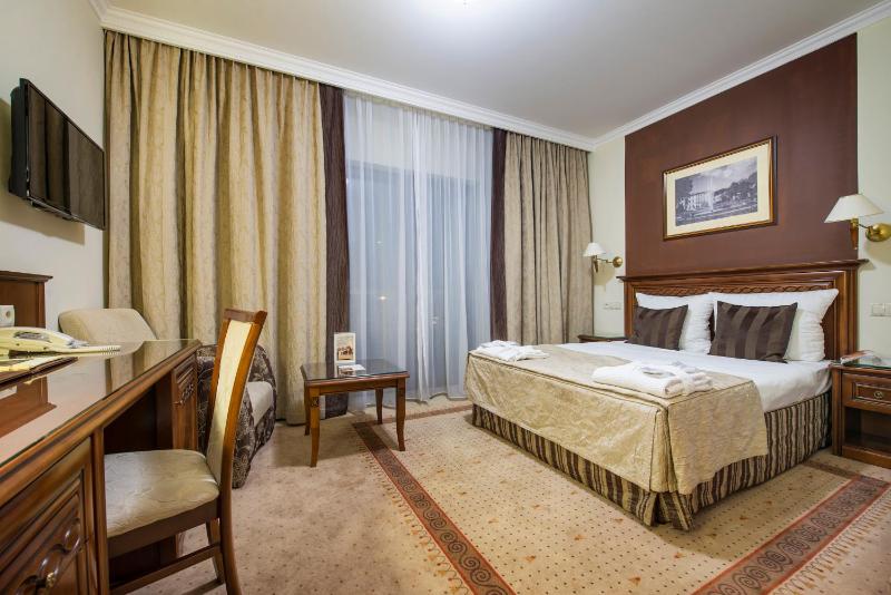Double Room image 4