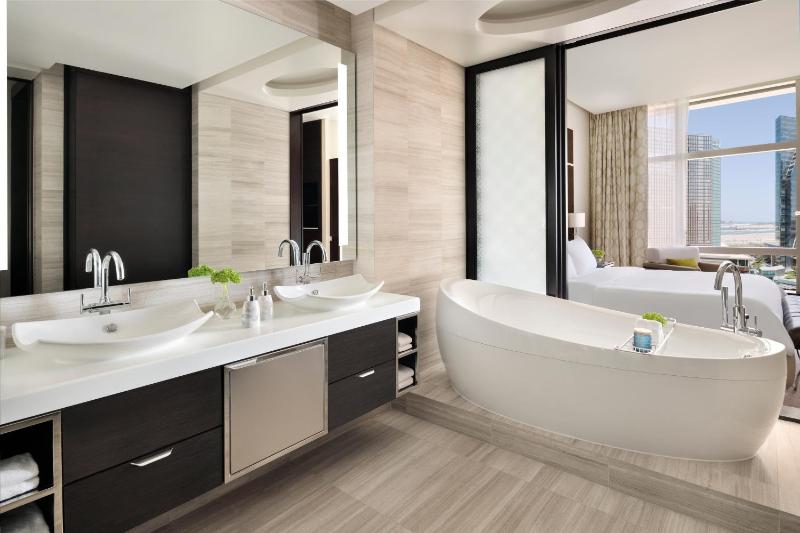 Executive King Room - Waterfront View image 3