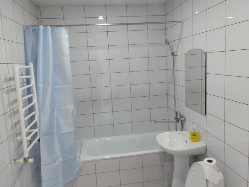 Budget Twin Room image 3