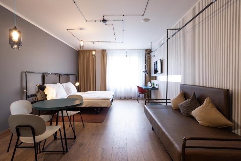 Triple Room with Private Bathroom image 1