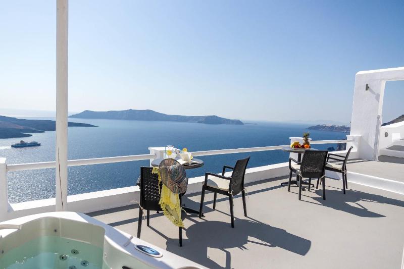 Sun Suite with Hot Tub and Caldera View image 4