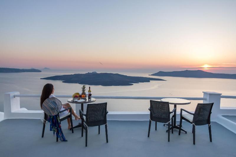 Sun Suite with Hot Tub and Caldera View image 1