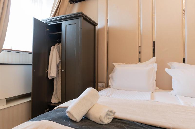 Boutique Double Room - Free Spa Access image 3