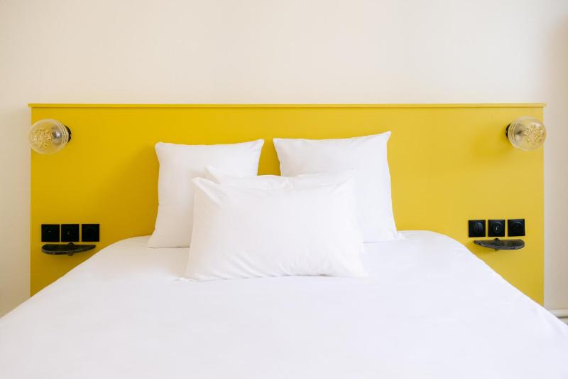 Double Room image 3