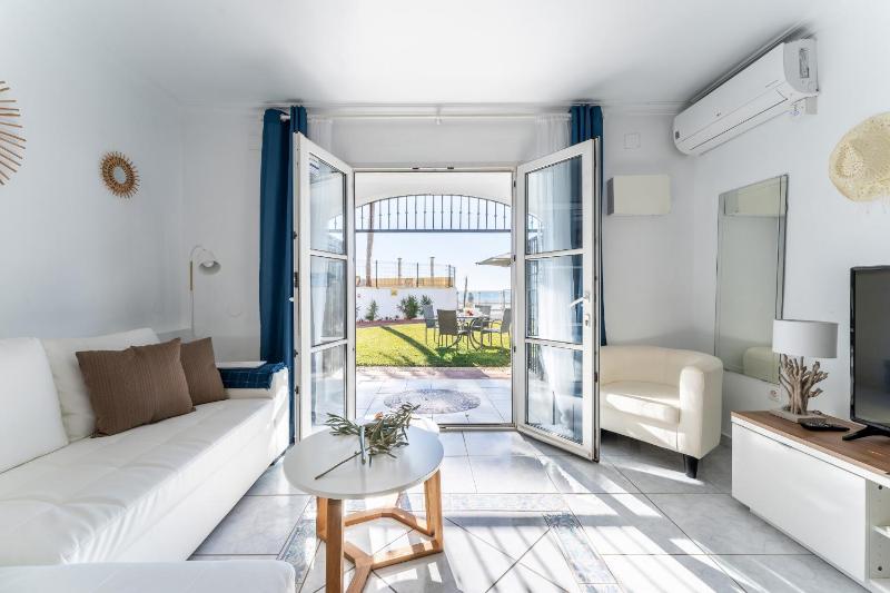Beach house with direct access to Calahonda Beach and open sea views CS183 - image 27