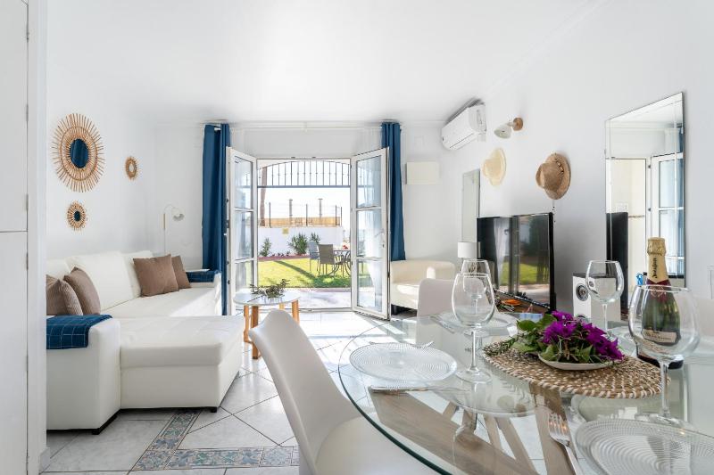 Beach house with direct access to Calahonda Beach and open sea views CS183 - image 4