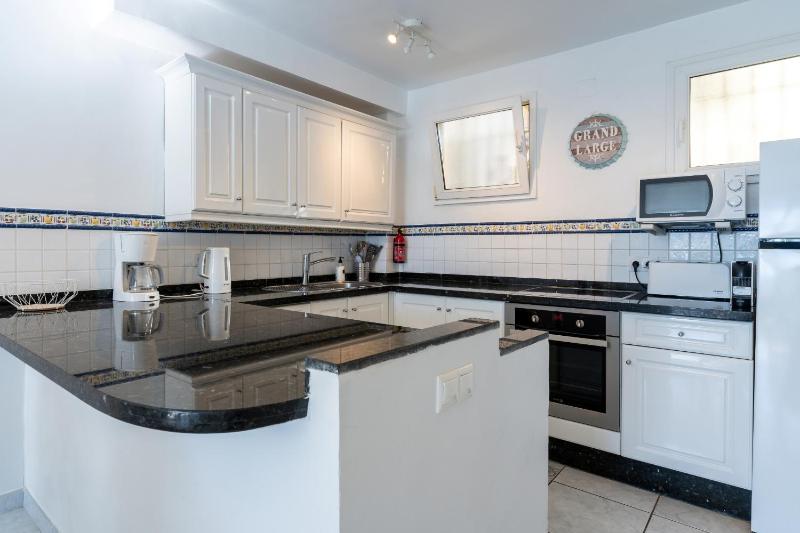 Beach house with direct access to Calahonda Beach and open sea views CS183 - image 31