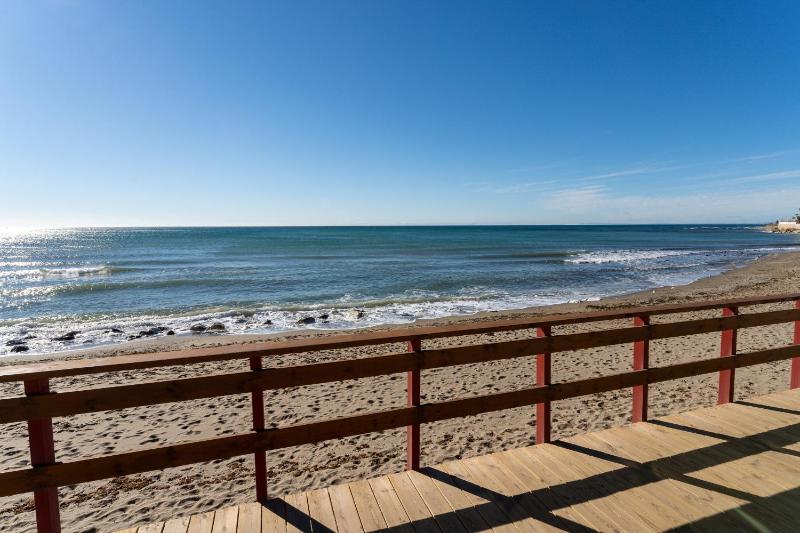 Beach house with direct access to Calahonda Beach and open sea views CS183 - image 25