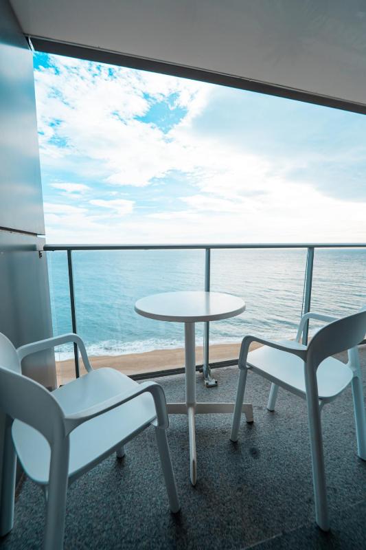 Two-Bedroom Apartment  with sea view (2-3) image 2
