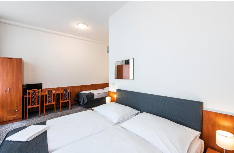 Classic Triple Room image 3