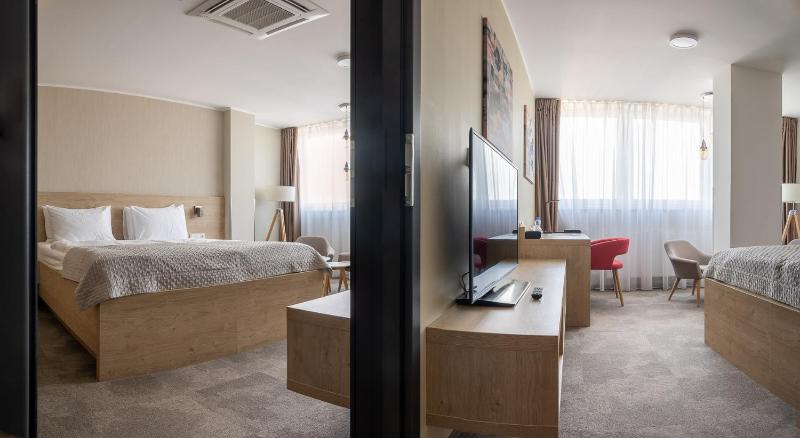 Family Room image 3